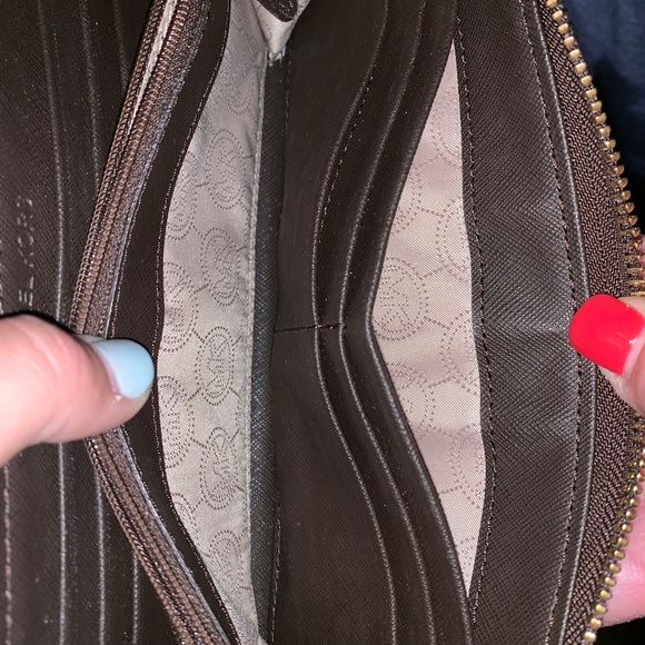 Michael Kors Wallet - Picture 7 of 8